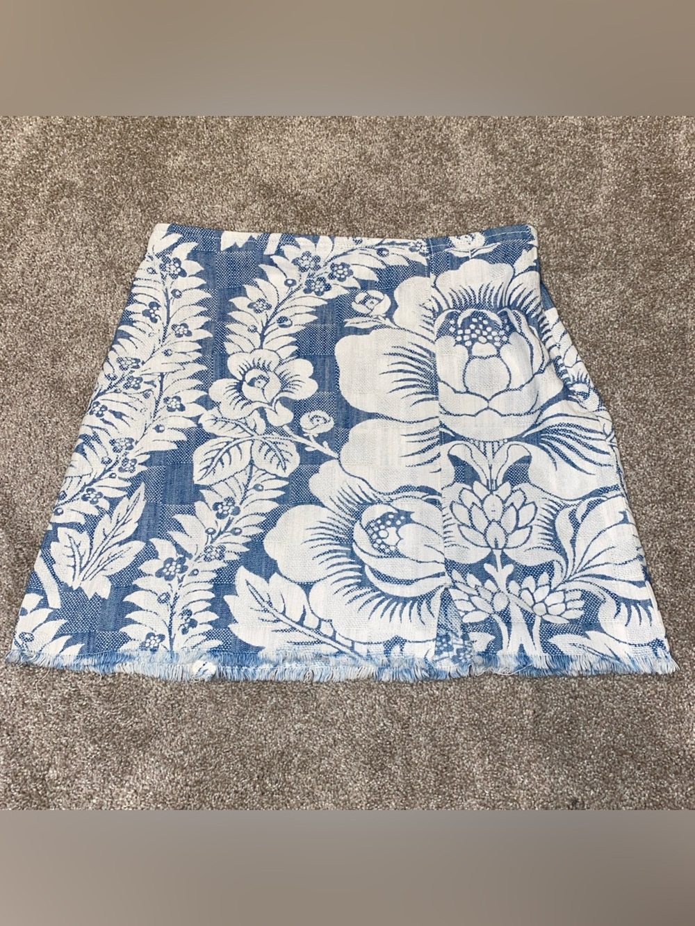 Urban Outfitters Floral Mini Skirt Blue White Size Small NWT Frayed Hem MSRP $54